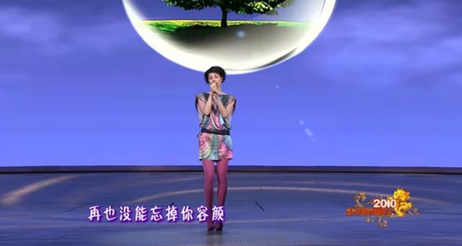 前这件爆款再次走红！带货能力一流春晚这些同款被搜上热门开元棋牌app王菲“虾片耳环”预售已排到3月！42年(图3)