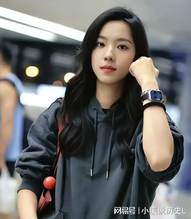 一个！亲爹被爆是老赖1亿欠款还未还ky开元棋牌继黄杨钿甜后嘉行又塌(图13)