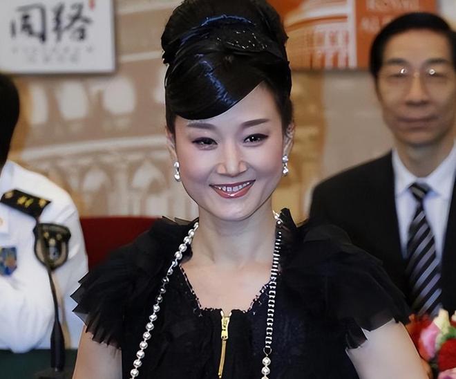 12年原来不止为了家庭李谷一道出真相开元棋牌app59岁宋祖英：退出春晚(图9)